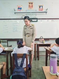 การดูแลให้ความช่วยเหลือนักเรียนในห้องเรียน